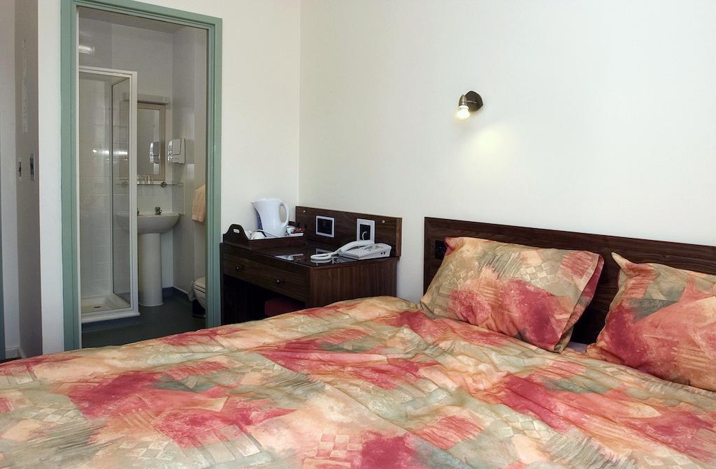 The Robin 2 Hotel Wolverhampton Kamer foto