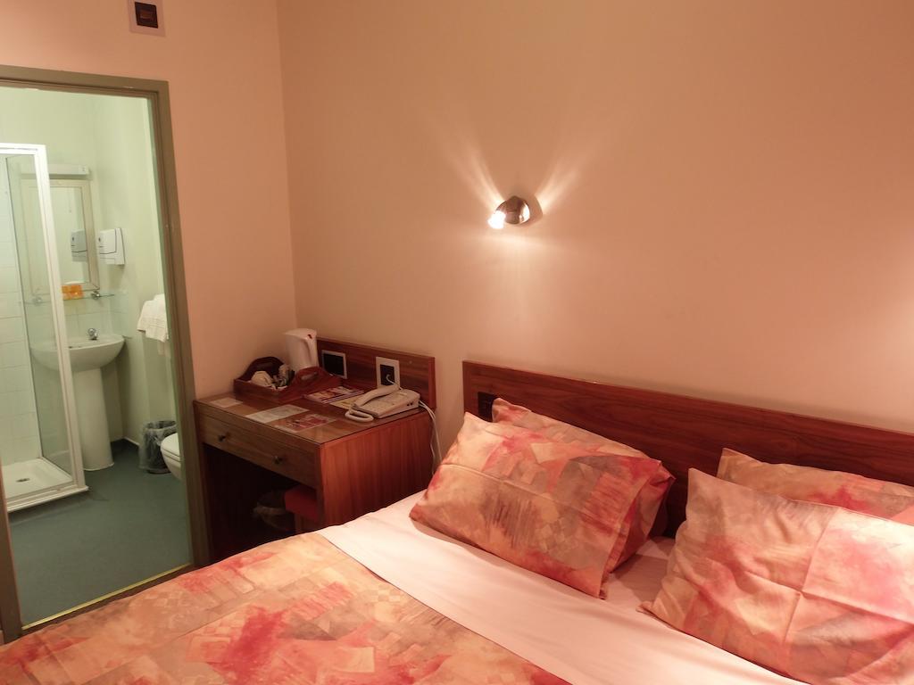 The Robin 2 Hotel Wolverhampton Kamer foto