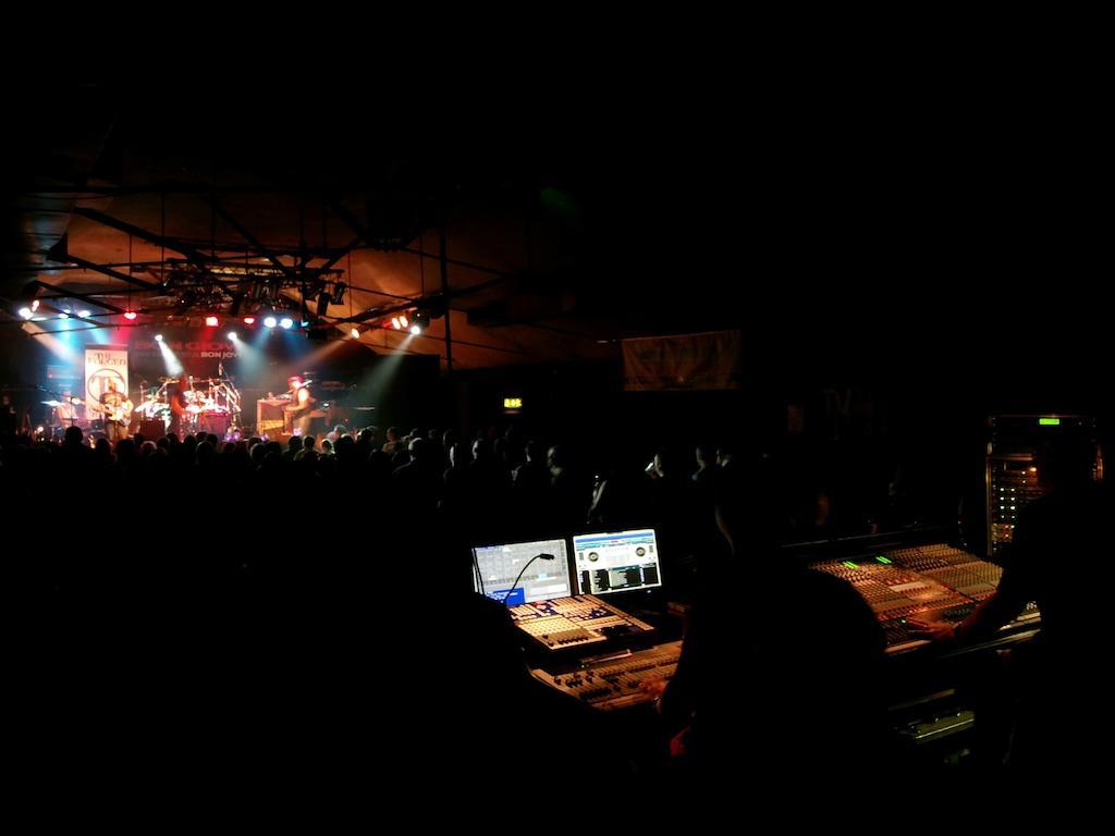 The Robin 2 Hotel Wolverhampton Buitenkant foto